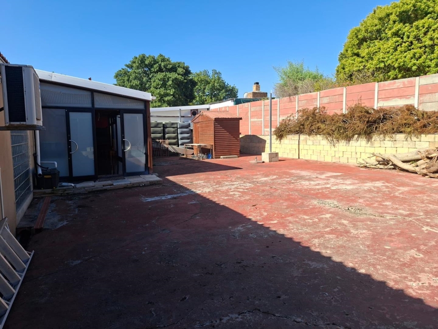 5 Bedroom Property for Sale in Protea Heights Western Cape